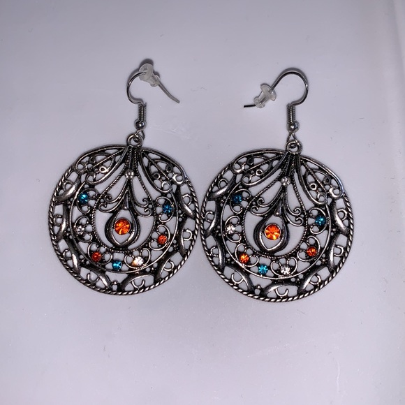 Choose to Sparkle Earrings - Picture 5 of 7